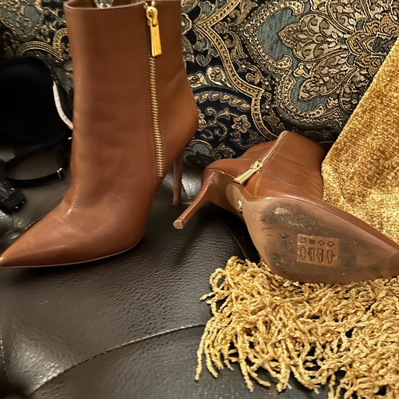 Michael kors booties used once in very good condition - Picture 2 of 3
